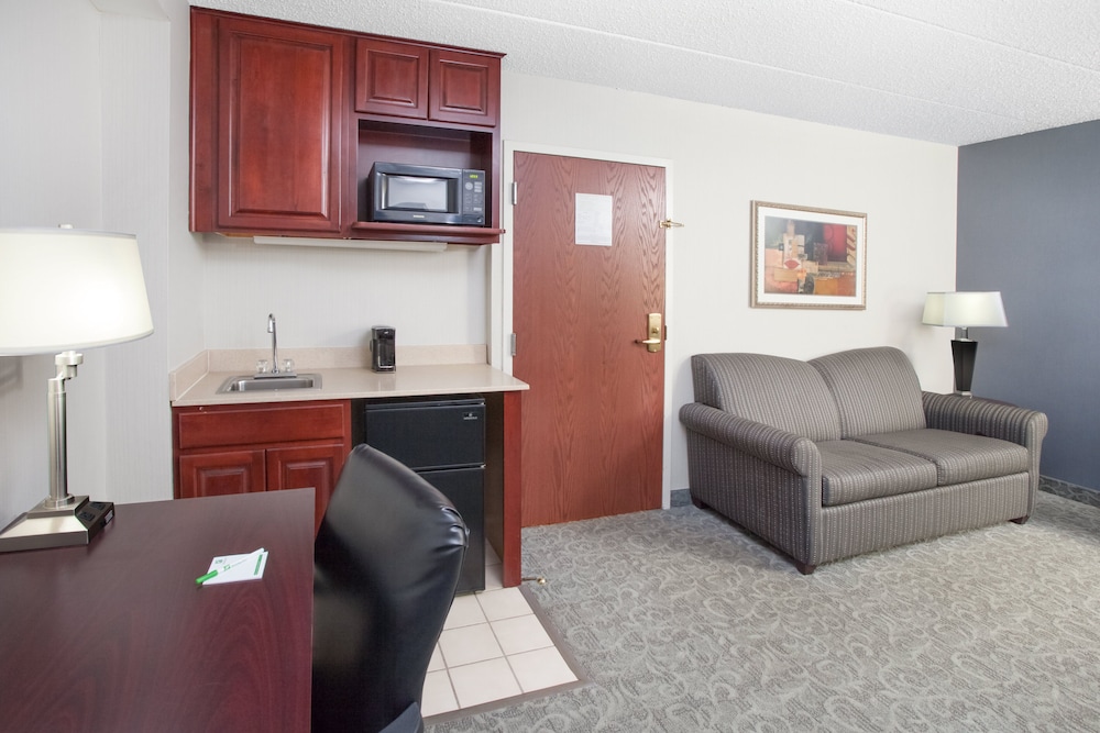 holiday inn and suites chicago carol stream wheaton by ihg