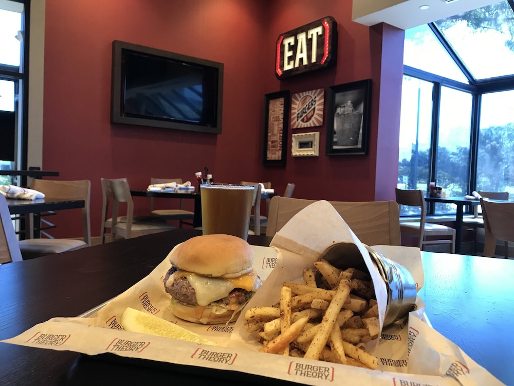 holiday inn and suites chicago carol stream wheaton by ihg