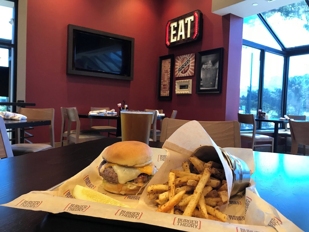 holiday inn and suites chicago carol stream wheaton by ihg