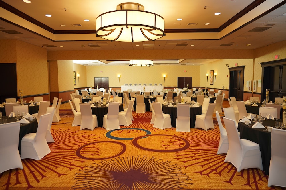 holiday inn and suites chicago carol stream wheaton by ihg