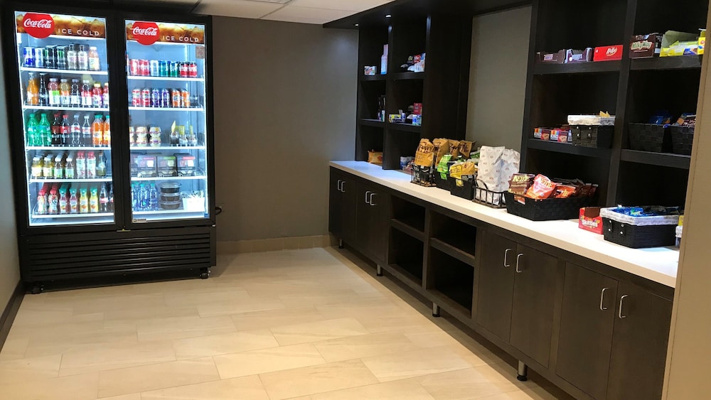 holiday inn and suites chicago carol stream wheaton by ihg