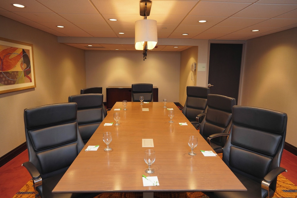 holiday inn and suites chicago carol stream wheaton by ihg