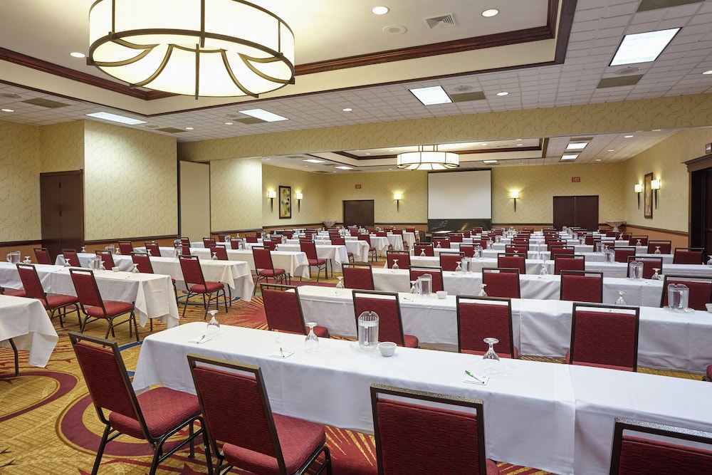 holiday inn and suites chicago carol stream wheaton by ihg