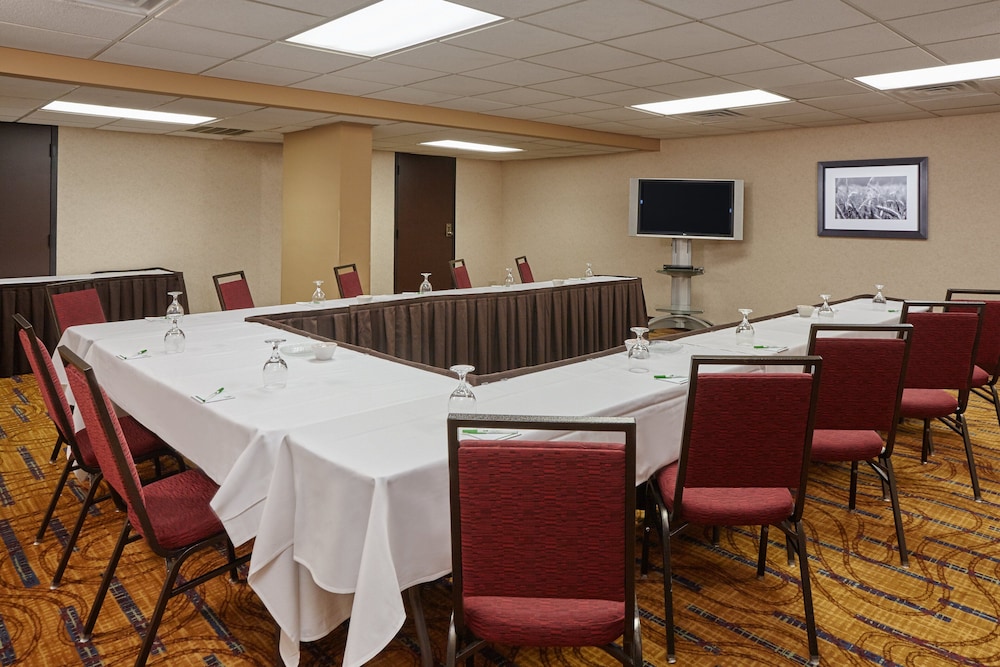 holiday inn and suites chicago carol stream wheaton by ihg
