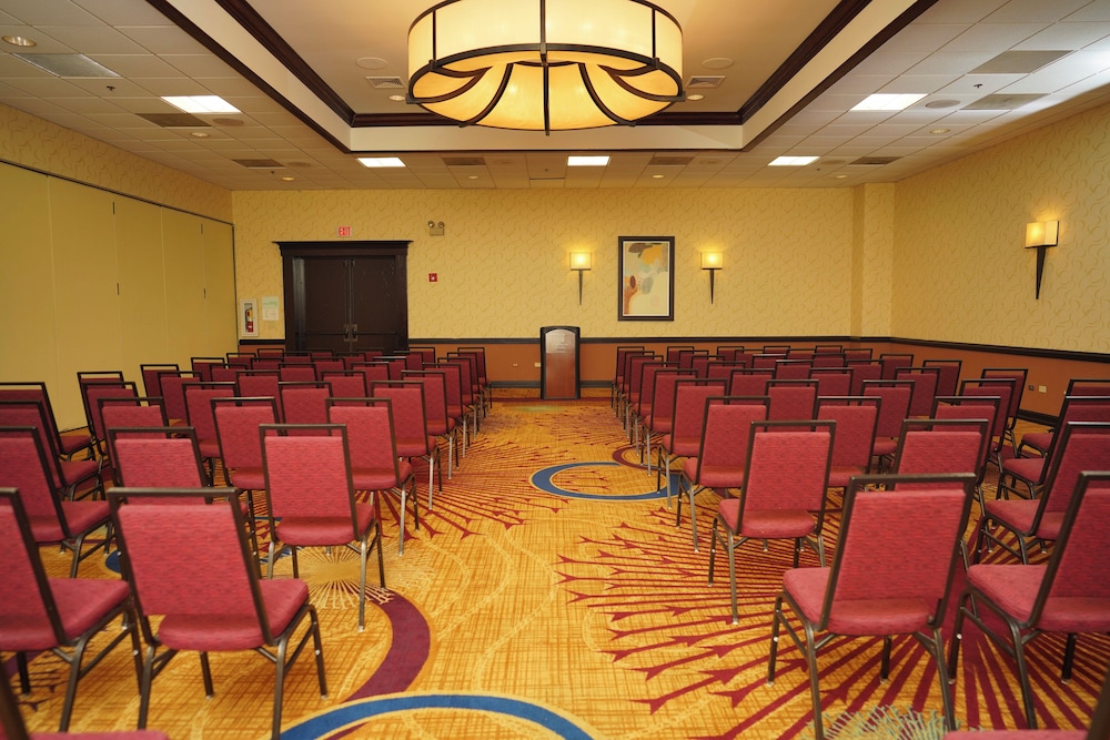 holiday inn and suites chicago carol stream wheaton by ihg