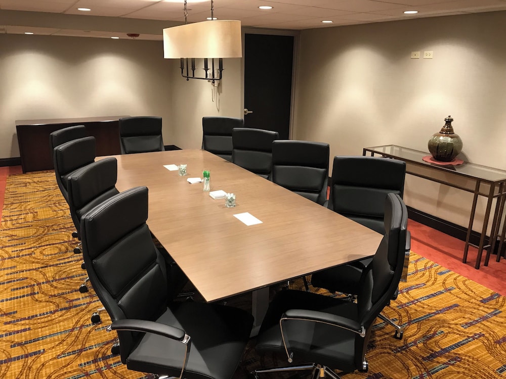 holiday inn and suites chicago carol stream wheaton by ihg