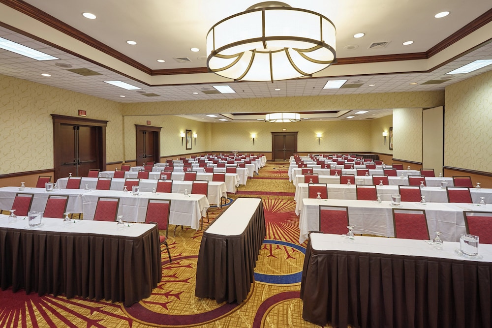 holiday inn and suites chicago carol stream wheaton by ihg