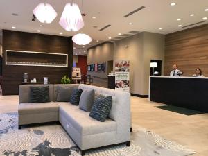 holiday inn and suites chicago carol stream wheaton by ihg