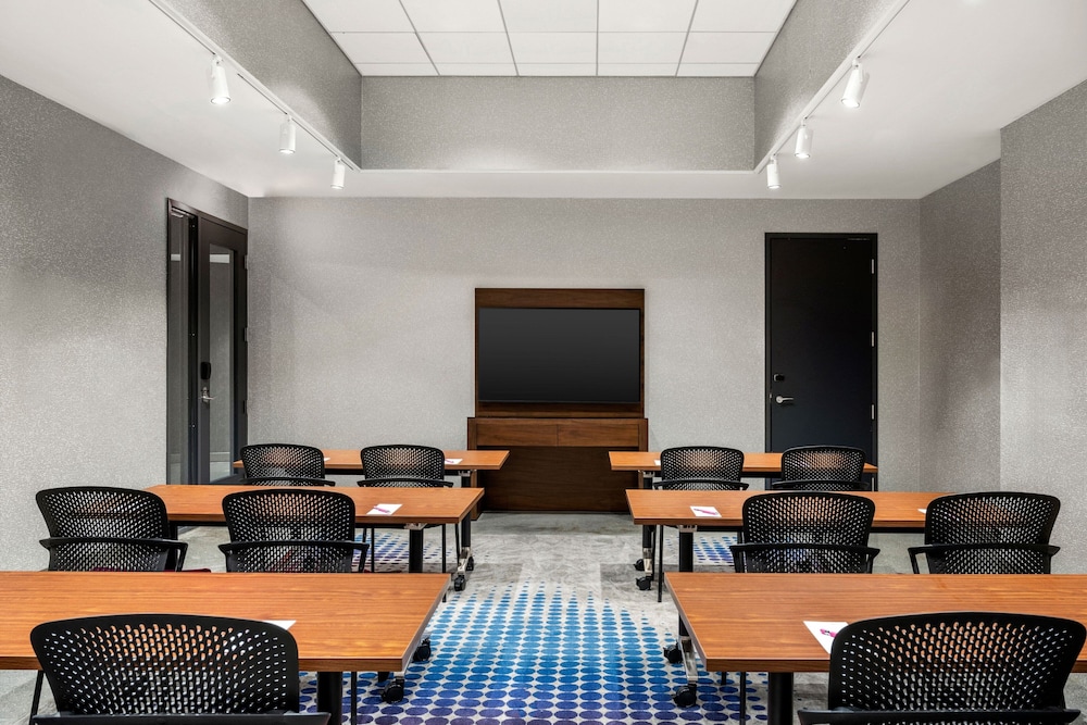 Holiday Inn Rolling Meadows - Schaumburg Area,Near Legoland Discovery Center,3 star