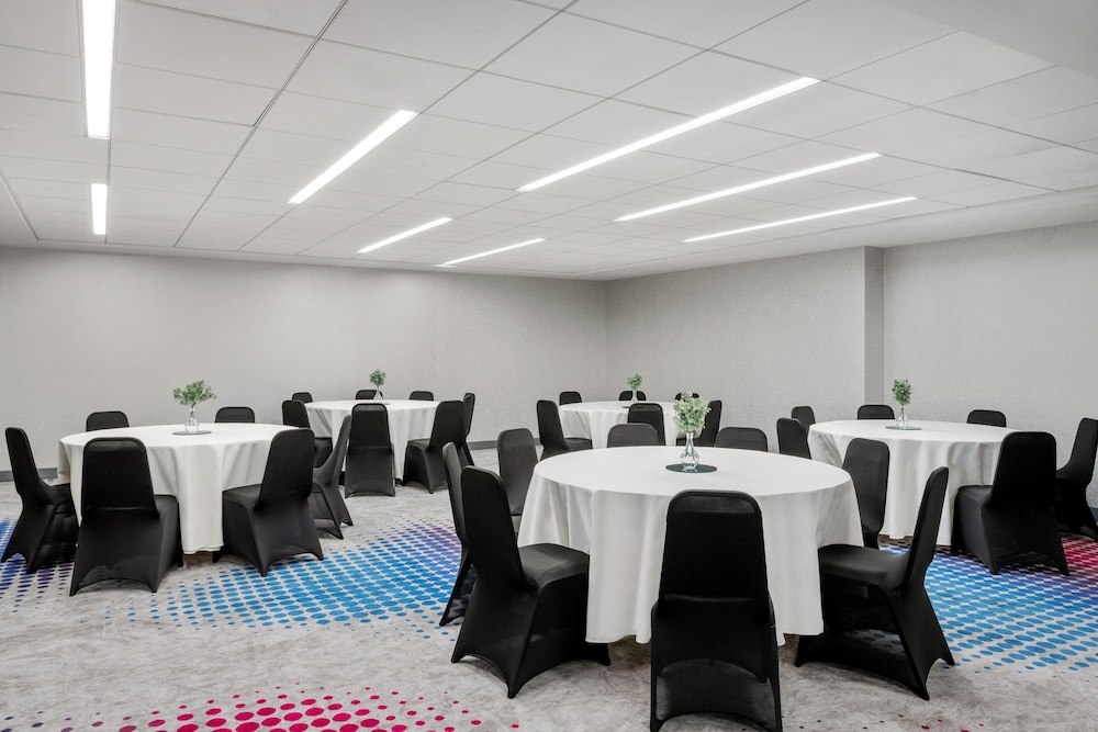 Holiday Inn Rolling Meadows - Schaumburg Area,Near Legoland Discovery Center,3 star
