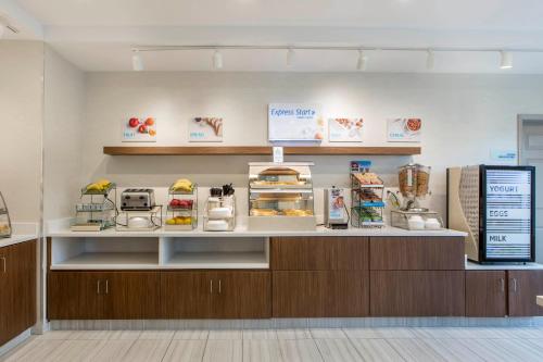 holiday inn express and suites chicago west st cha