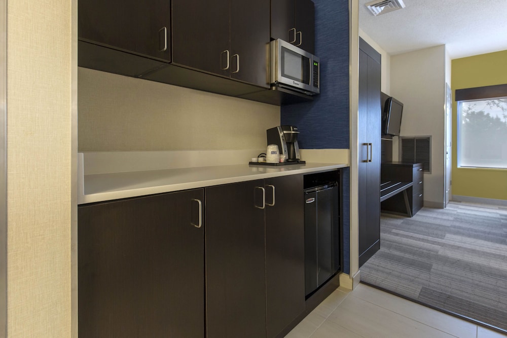 holiday inn express and suites chicago west st cha