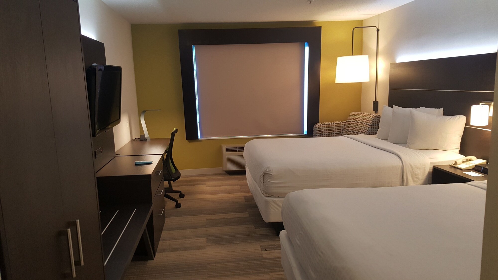 holiday inn express and suites chicago west st cha