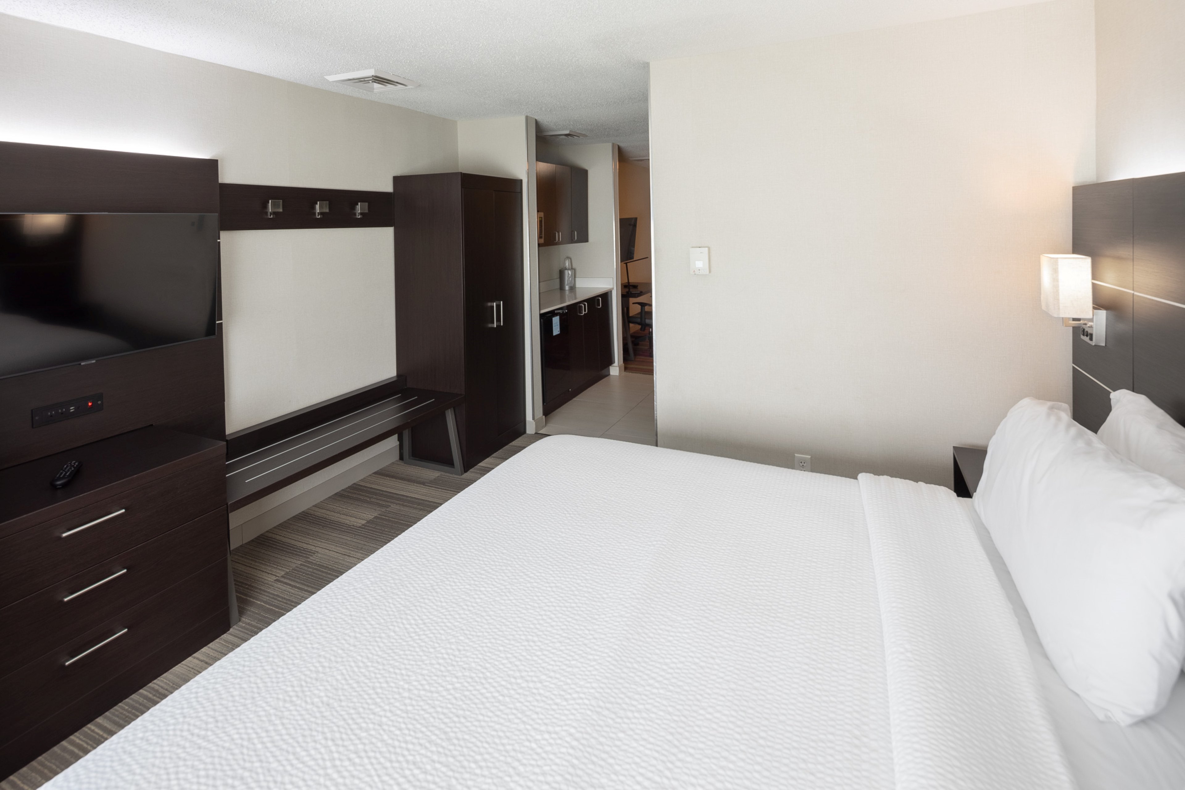 holiday inn express and suites chicago west st cha
