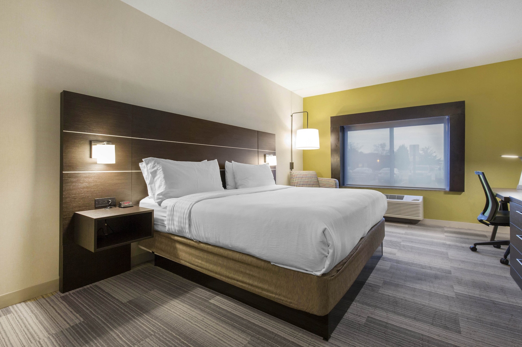 holiday inn express and suites chicago west st cha