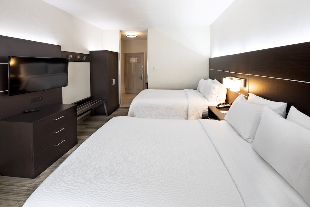 holiday inn express and suites chicago west st cha