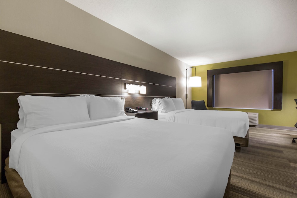 holiday inn express and suites chicago west st cha