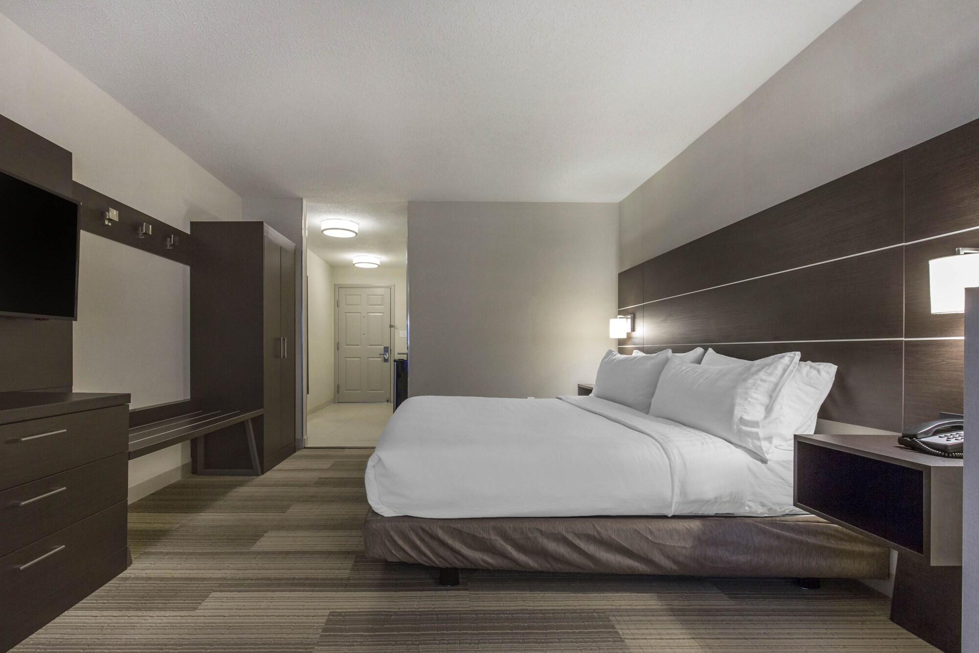 holiday inn express and suites chicago west st cha