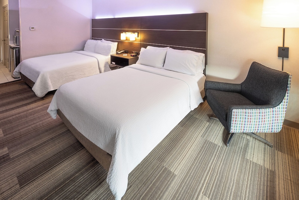 holiday inn express and suites chicago west st cha