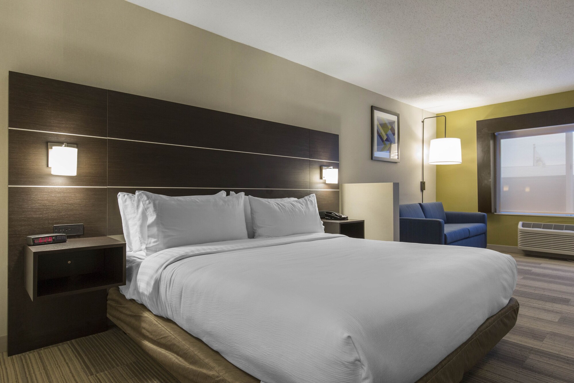 holiday inn express and suites chicago west st cha