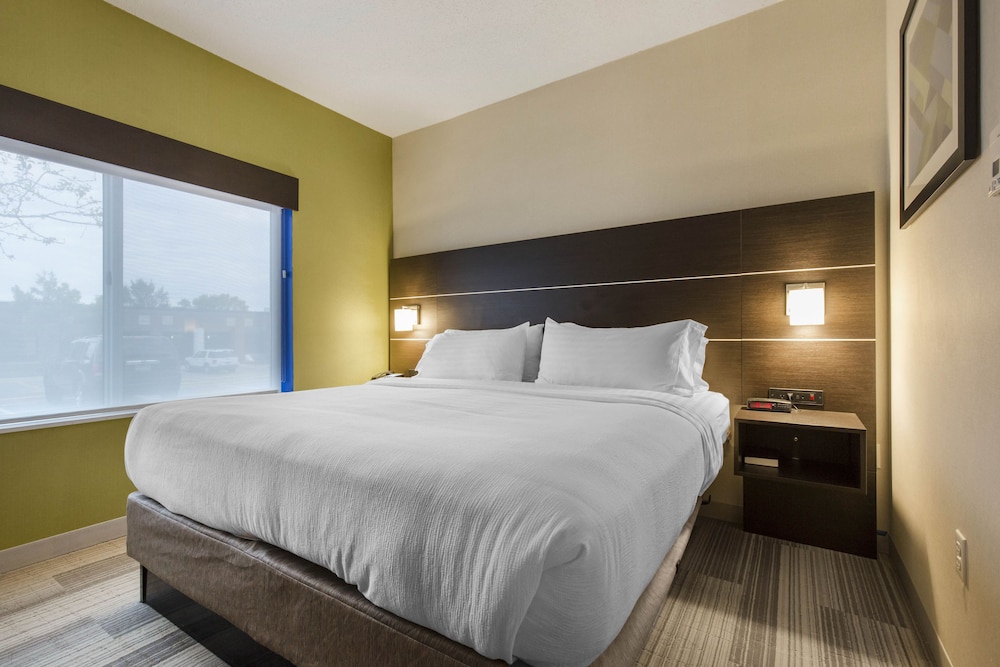 holiday inn express and suites chicago west st cha