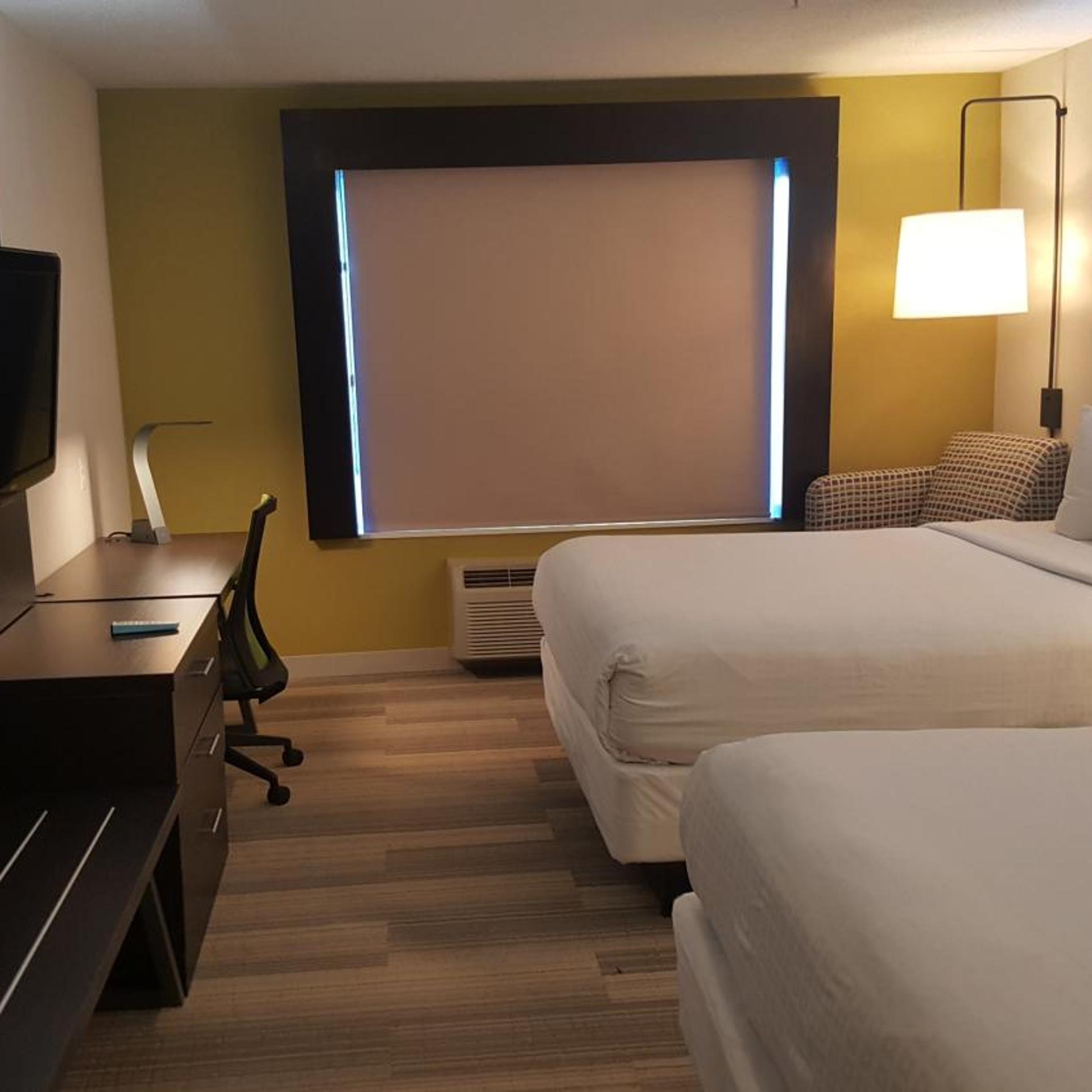 holiday inn express and suites chicago west st cha