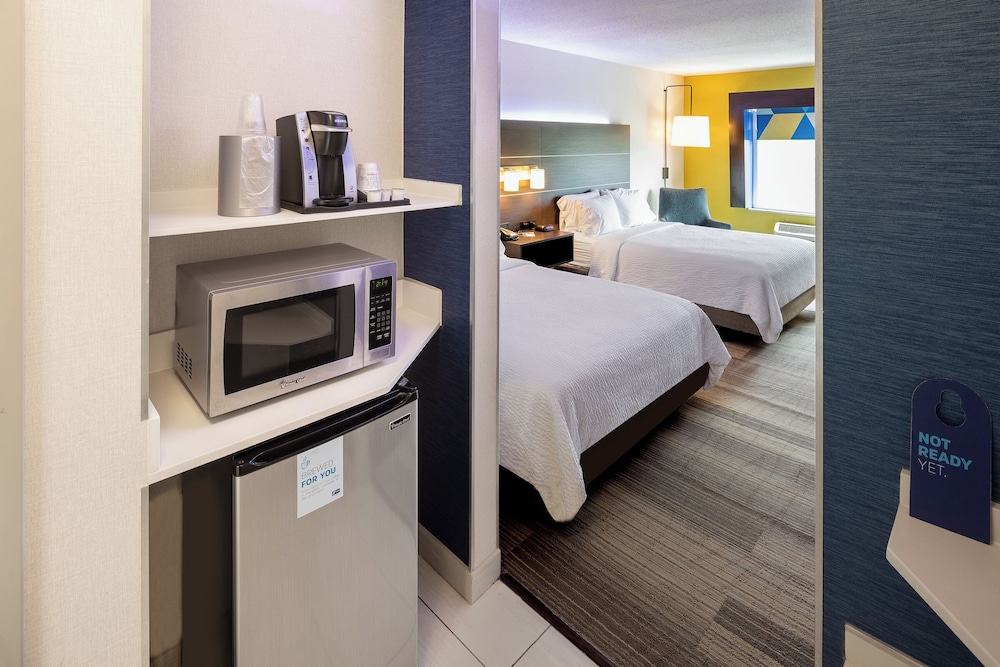 holiday inn express and suites chicago west st cha