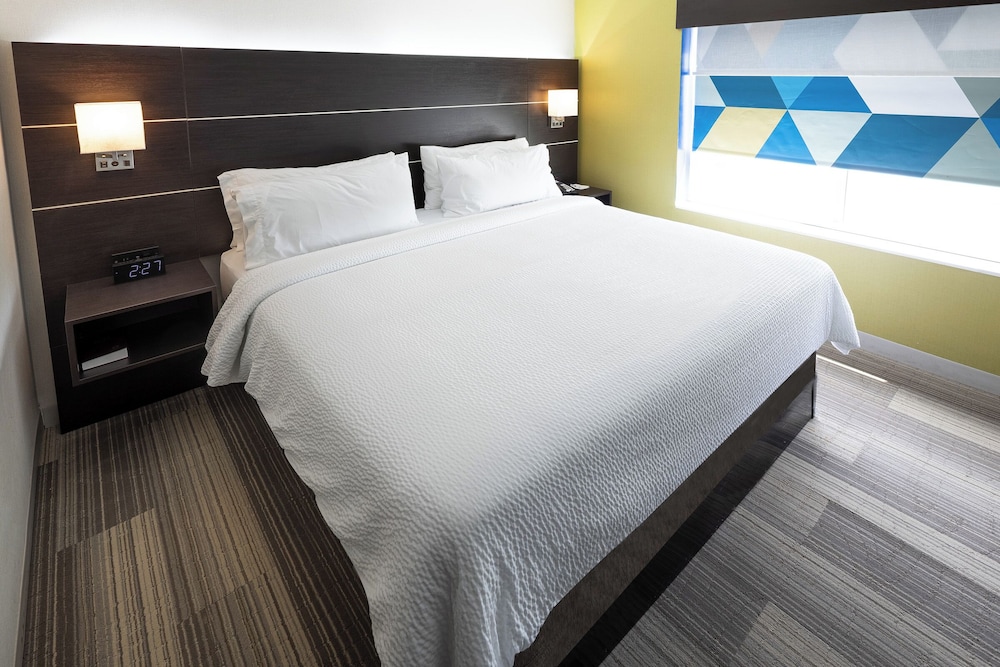 holiday inn express and suites chicago west st cha