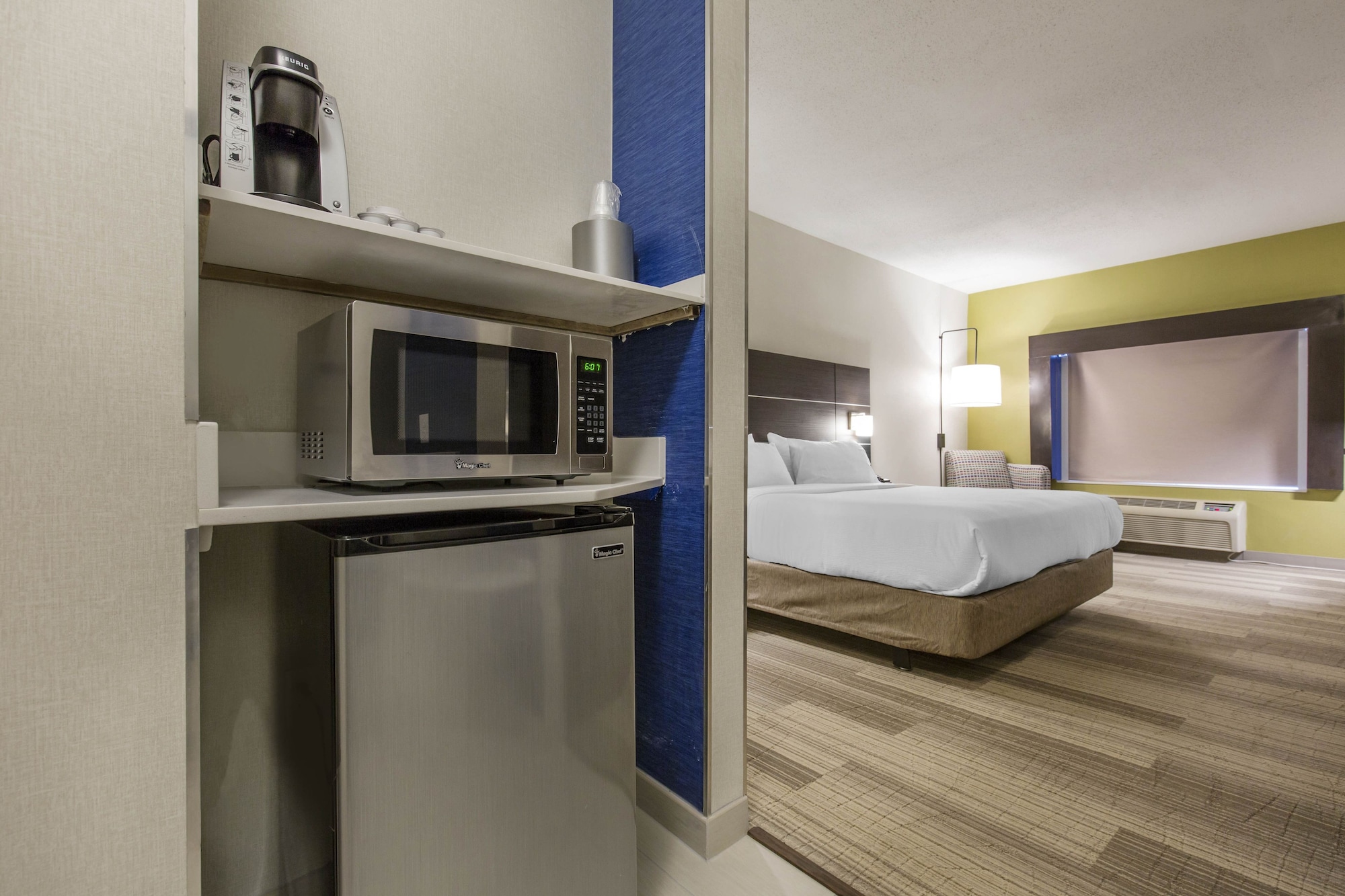 holiday inn express and suites chicago west st cha