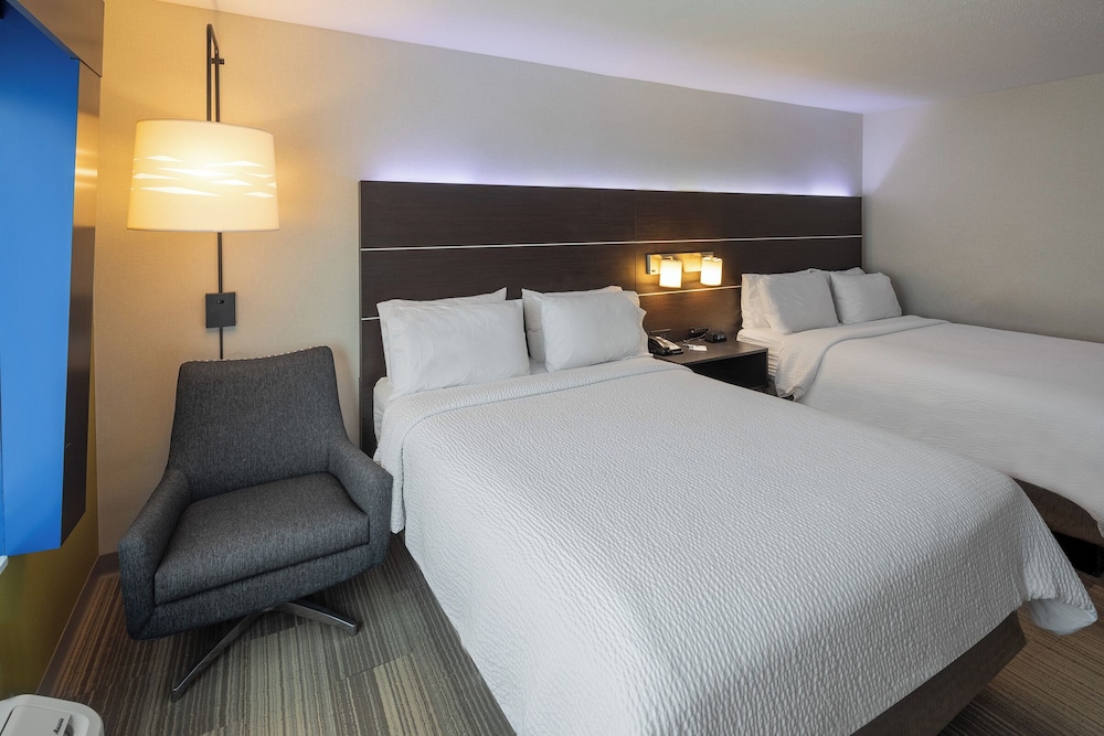 holiday inn express and suites chicago west st cha