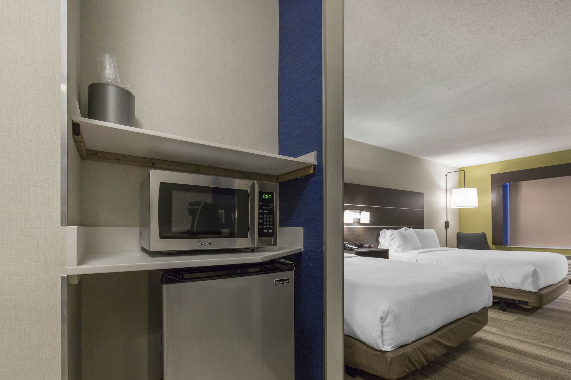 holiday inn express and suites chicago west st cha