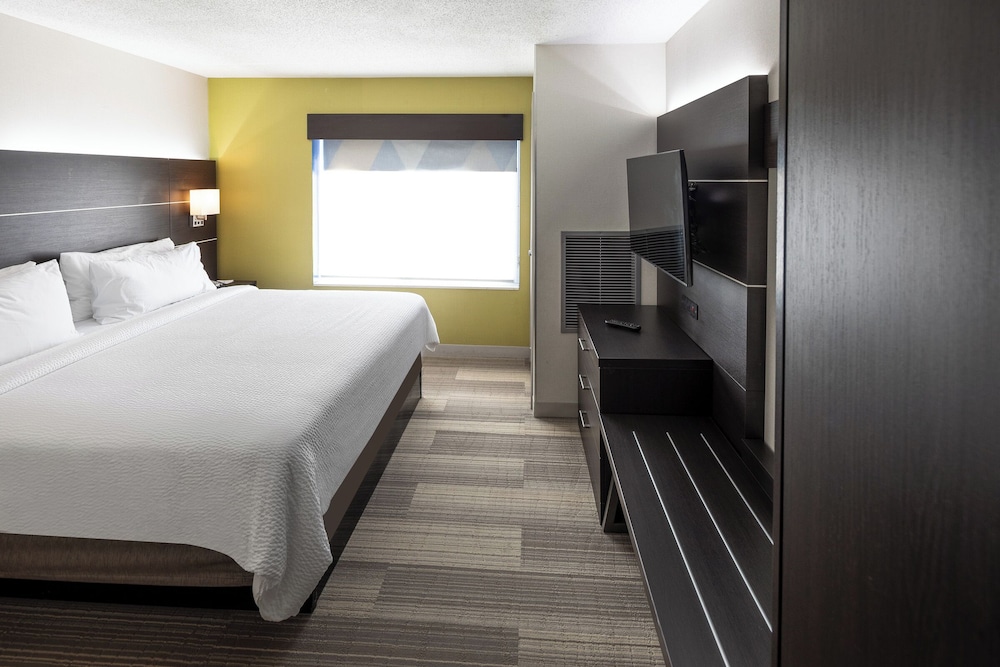holiday inn express and suites chicago west st cha
