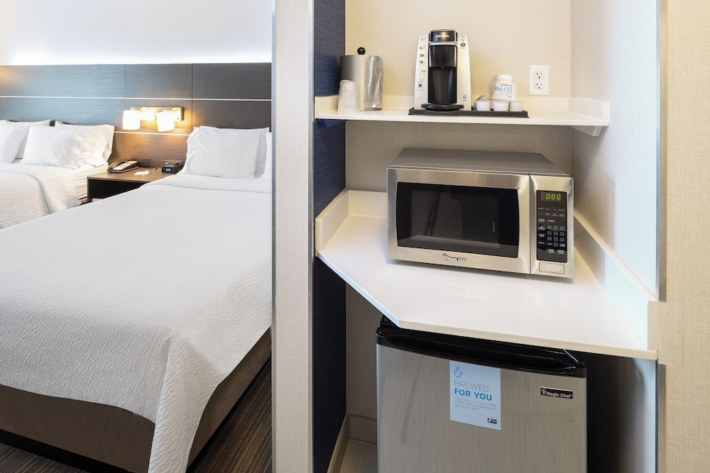 holiday inn express and suites chicago west st cha