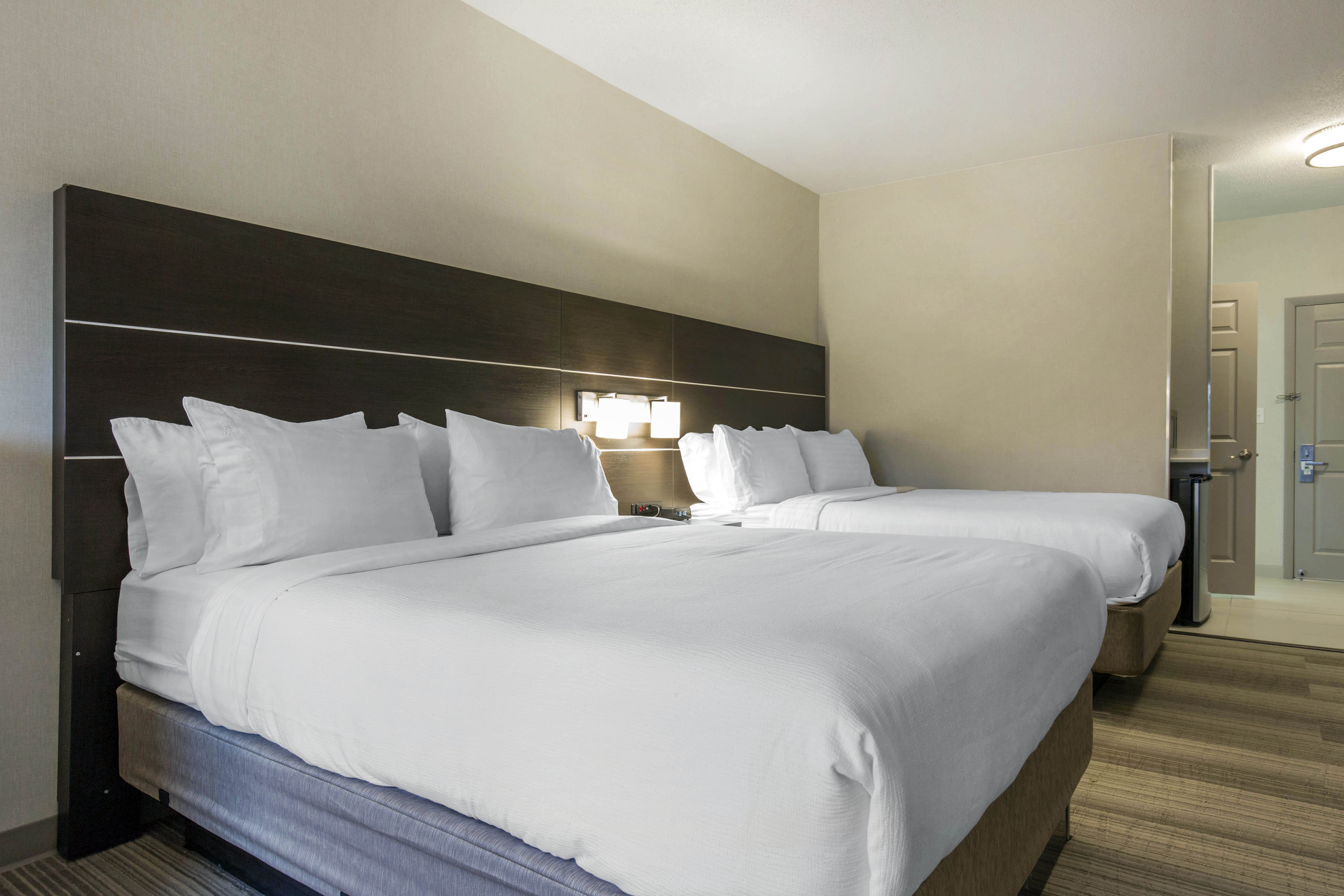 holiday inn express and suites chicago west st cha