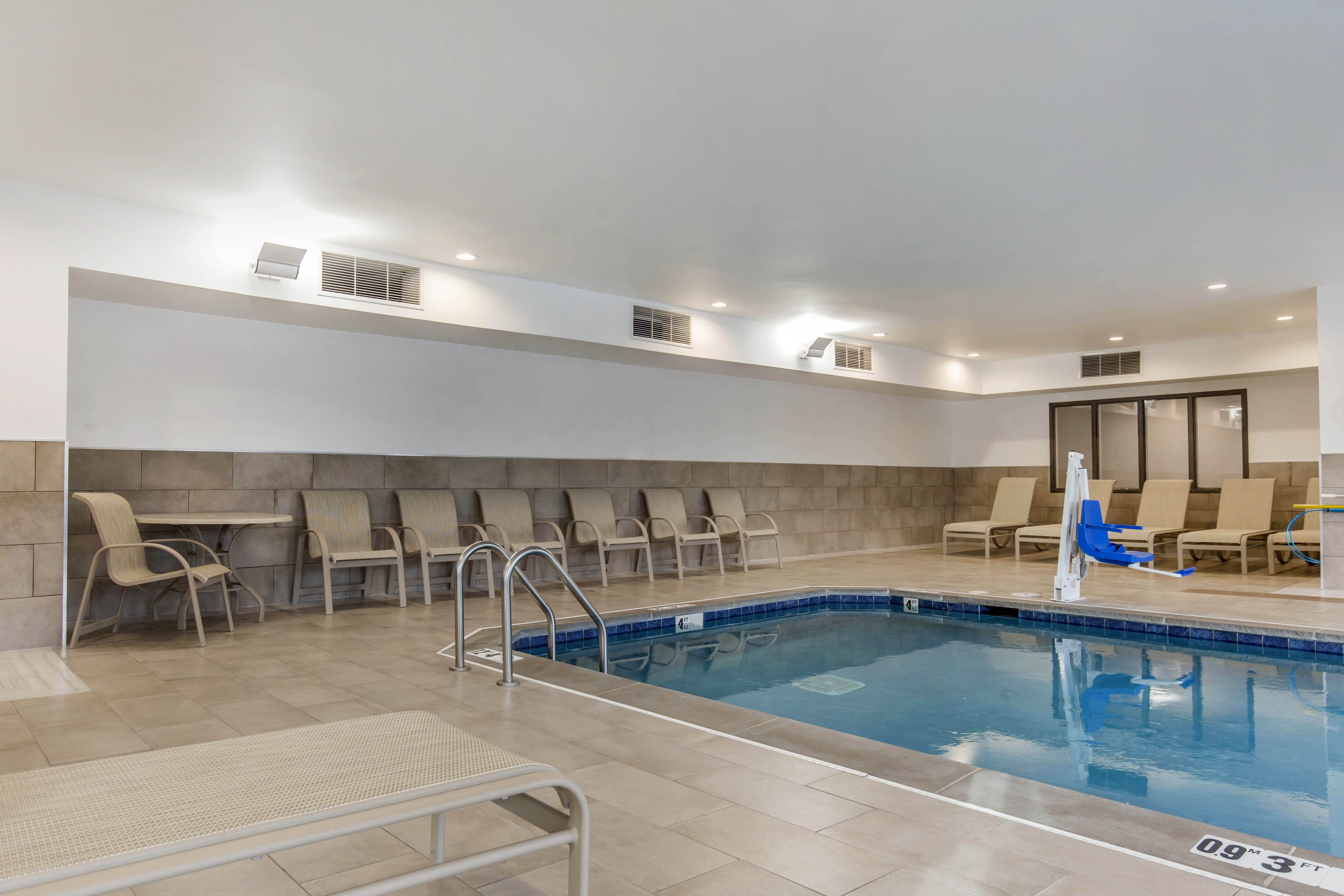 holiday inn express and suites chicago west st cha