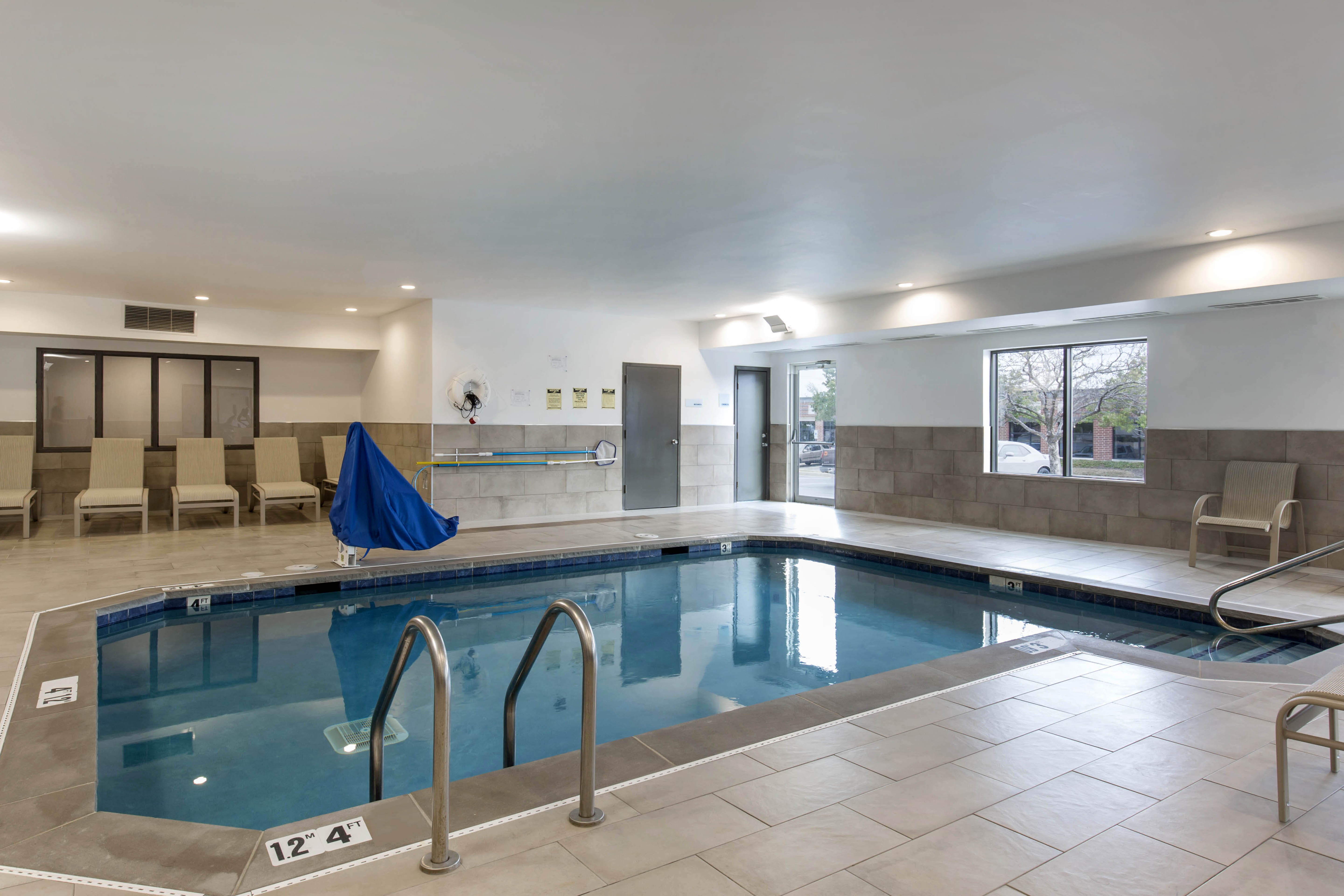 holiday inn express and suites chicago west st cha