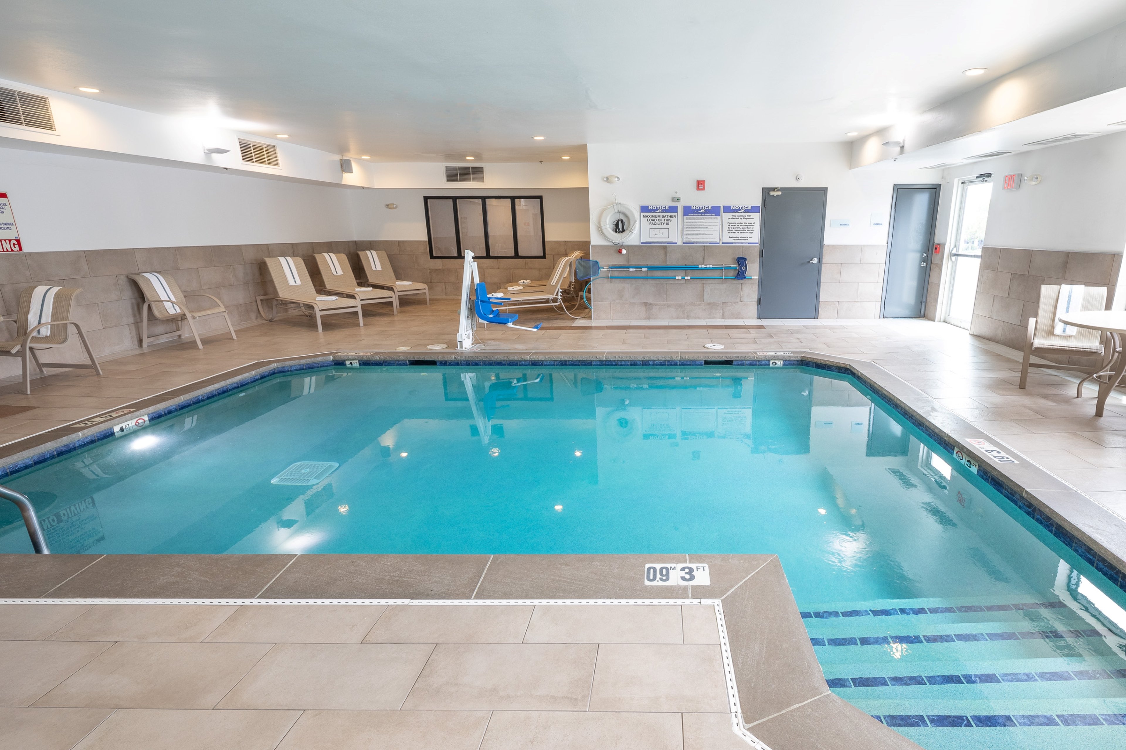 holiday inn express and suites chicago west st cha