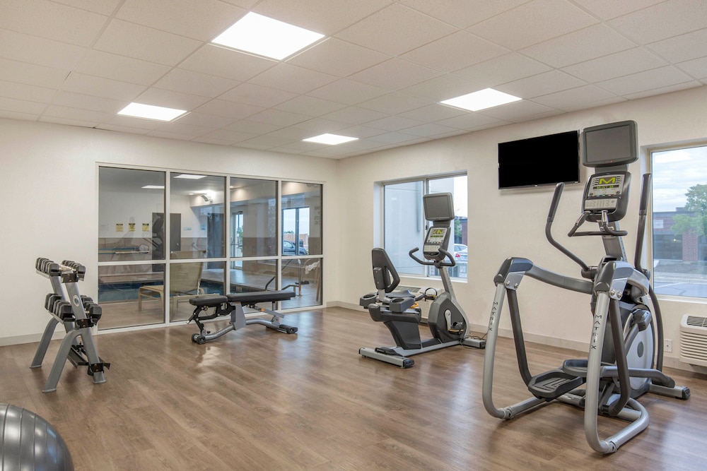 holiday inn express and suites chicago west st cha