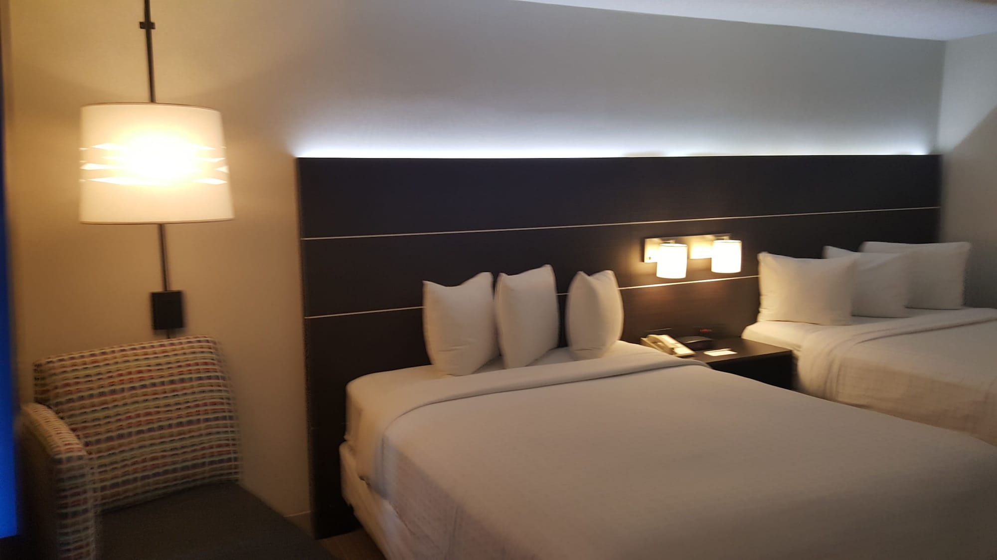 Holiday Inn Express & Suites Chicago West - St Cha,Hoffman Estates>>Chicago,3 star