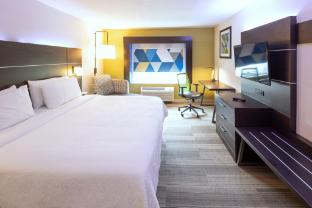 holiday inn express and suites chicago west st cha
