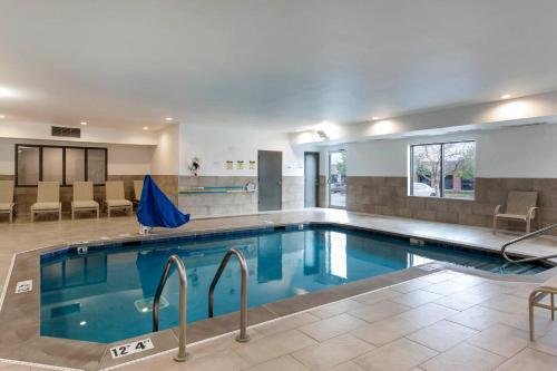 holiday inn express and suites chicago west st cha