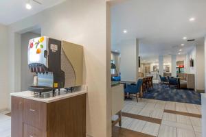 holiday inn express and suites chicago west st cha