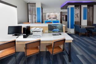 holiday inn express and suites chicago west st cha