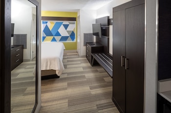 Holiday Inn Express & Suites Chicago West - St Cha,Hoffman Estates>>Chicago,3 star