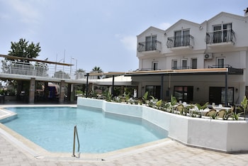 magic tulip hotel