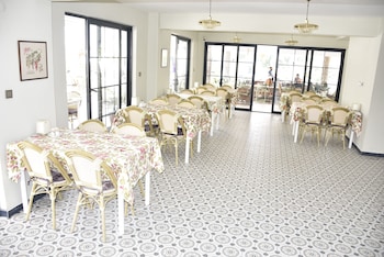 magic tulip hotel