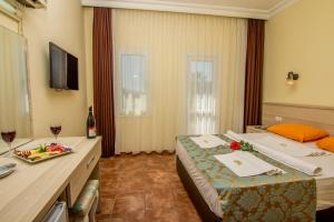 magic tulip hotel