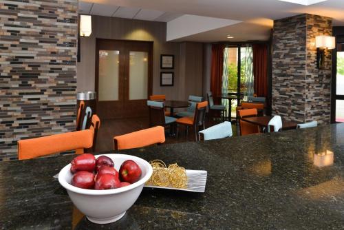 hampton inn chicago carol stream