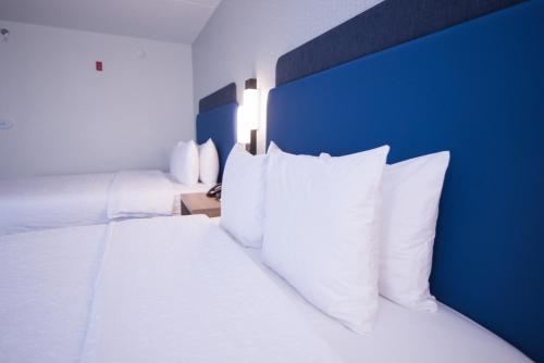 hampton inn chicago carol stream