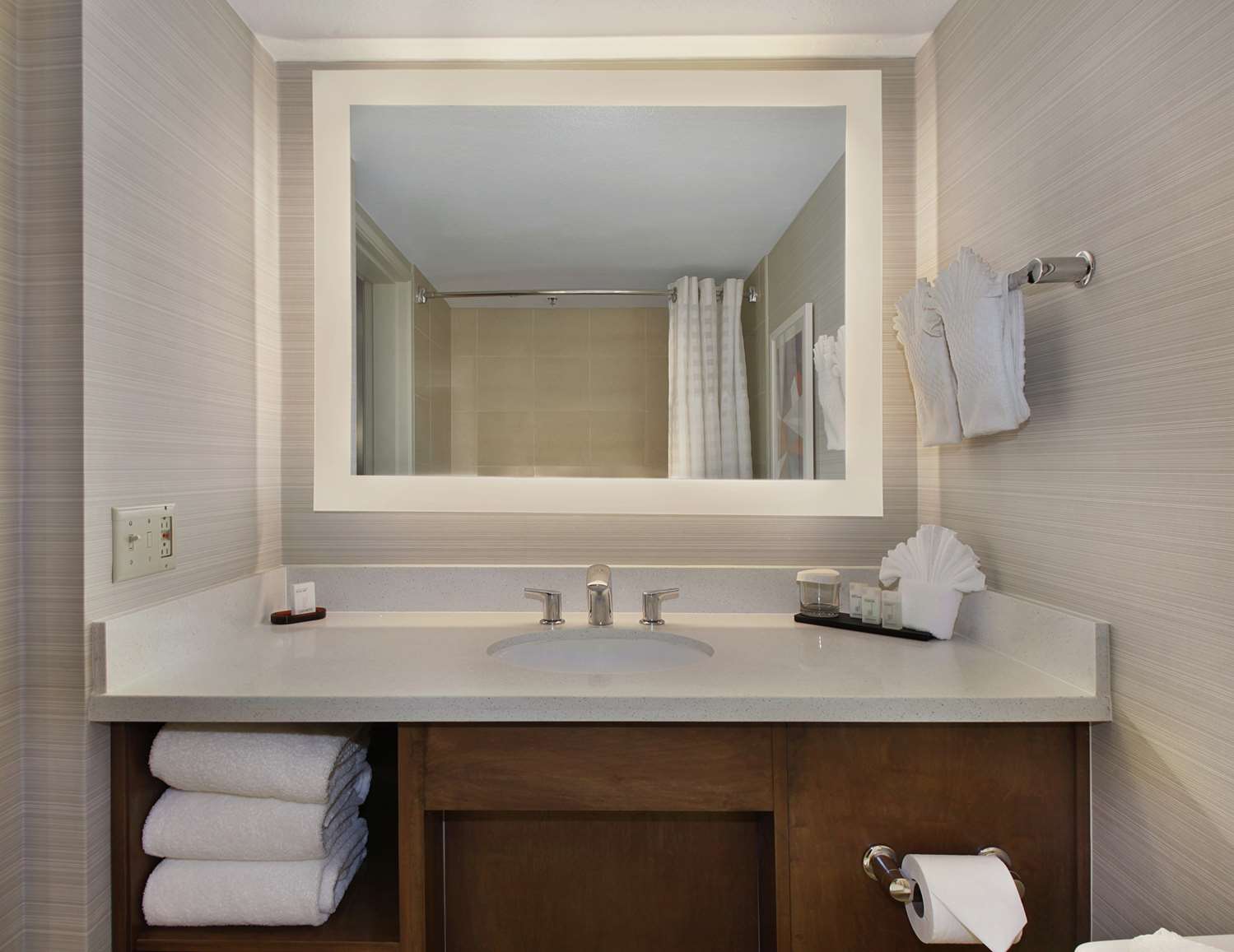 embassy suites by hilton anaheim north